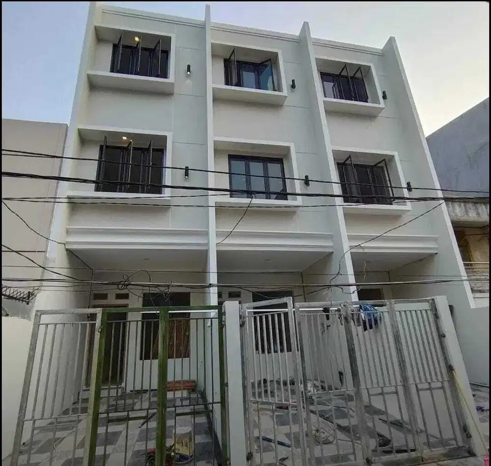 Dijual Rumah Baru Bangun, 3 Lantai, di Taman Ratu, Jakarta Barat, SHM
