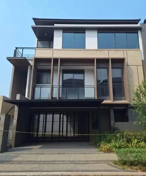 Dijual Rumah Bagus 3 Lantai di Cluster Kiyomi The Zora, BSD City