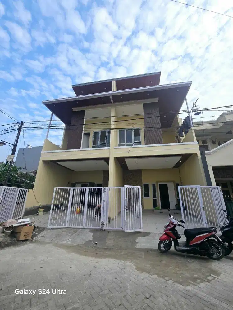 Dijual Rumah 2 Lantai Nyaman di Kota Harapan Indah, Bekasi