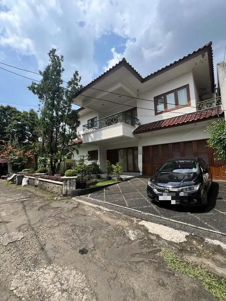 Rumah Dengan Privat Pool di Ampera Jakarta Selatan