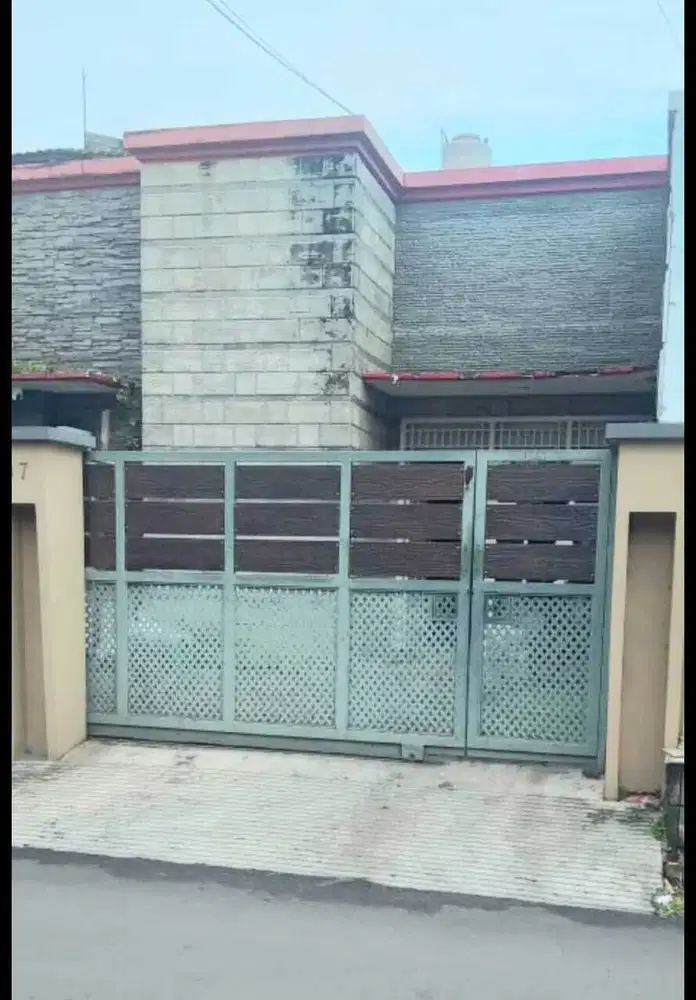 Jual Rugi Rumah Siap Huni Luas 120sqm Di Jalan Utama Kompleks Harga 1M