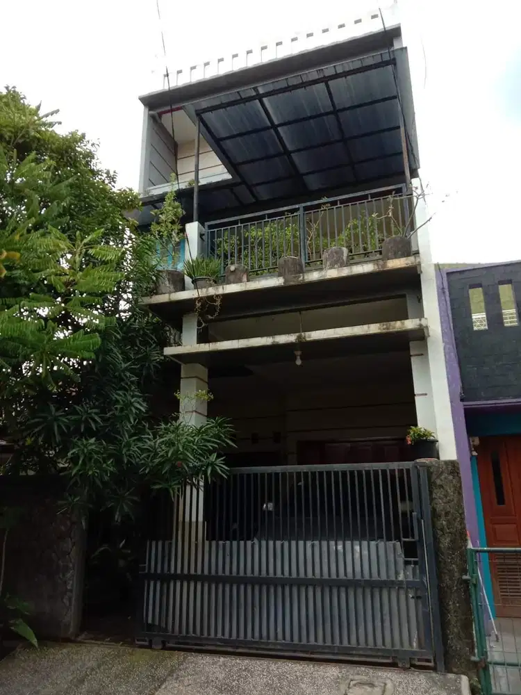 Rumah 3 Lantai Termurah Dekat Stasiun LRT di Taman Century 2 Pekayon