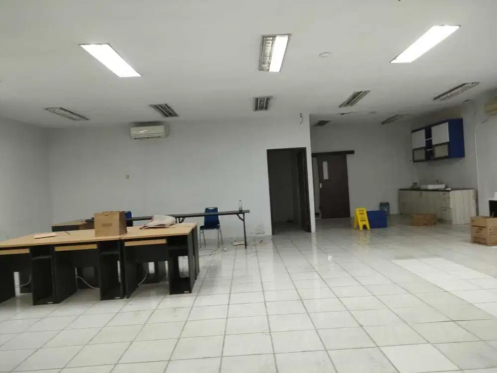 Gudang Plus Office Bizpark di Pulogadung, Jakarta Timur