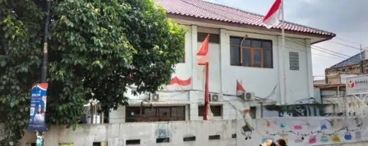 Dijual murah Rumah 2Lt dengan tanah luas di Beji,depok
