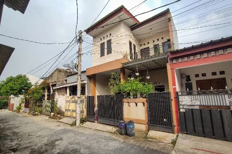 murah rumah megah di perumahan dekat stasiun kereta Cibinong