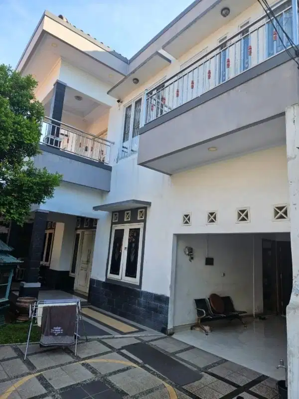 RUMAH CIRACAS 2 LANTAI FULL FURNISH HALAMAN LUAS KULDESAK BEBAS BANJIR