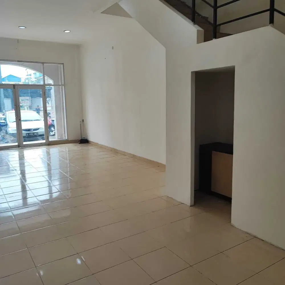 Ruko Bolsena Paramount Boulevard Gading Serpong Hadap Jalan Raya 3 Lantai Siap Huni 3,2 M Nego