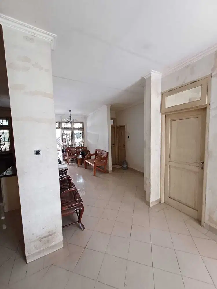 Dijual Rumah 1,5 Lantai Bagus Furnished di BSD, Tangerang Selatan