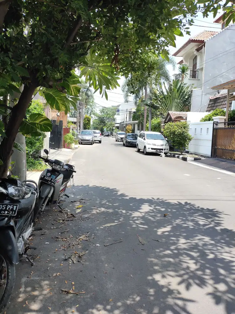 Rumah hitung tanah di Sunter hijau , jakarta utara