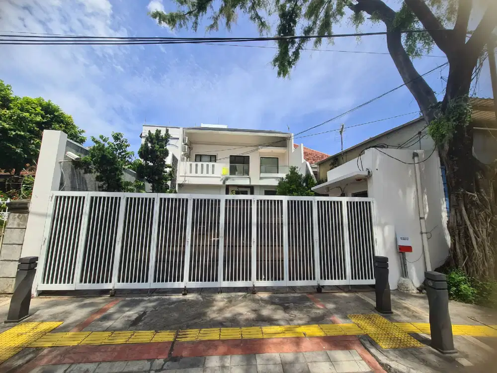 RUANG USAHA 4 LANTAI EX KANTOR HOS COKROAMINOTO STRATEGIS PARKIR LUAS