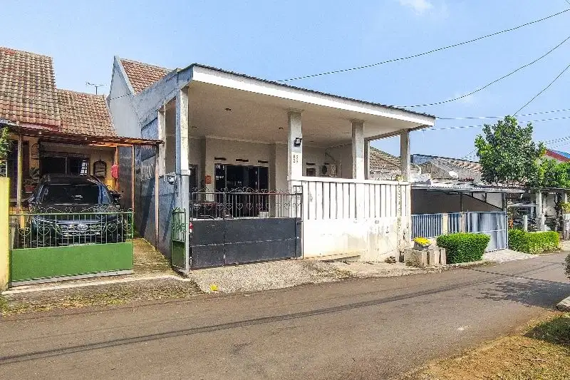 Rumah bagus  hadap taman di jalan utama taman Pajajaran Bogor