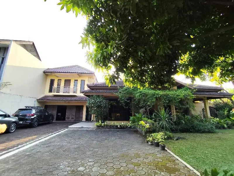 Rumah luas hook jln Kesehatan Bintaro Jaksel Akses Tol Jorr