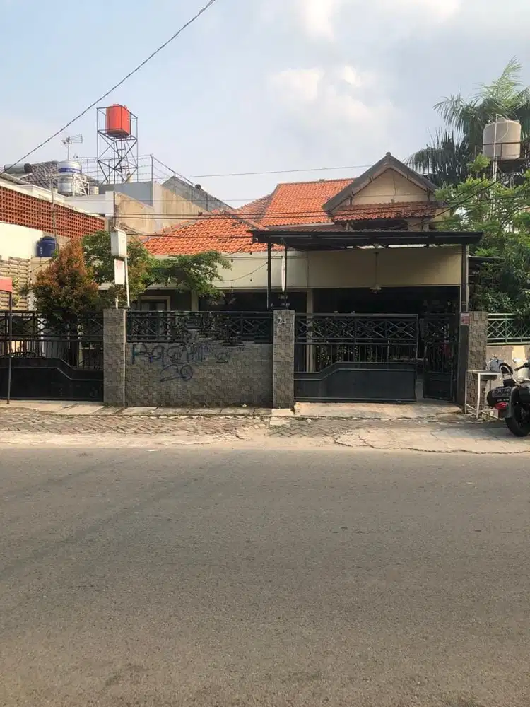 Jual rumah tua di Tomang Asli