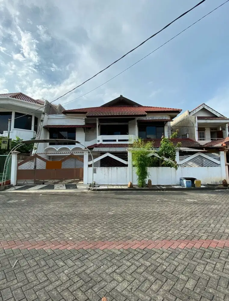 RUMAH LAMA WISMA MUKTI KLAMPIS TERAWAT 2 PANTAI, ROW JALAN 4 MOBIL LOS