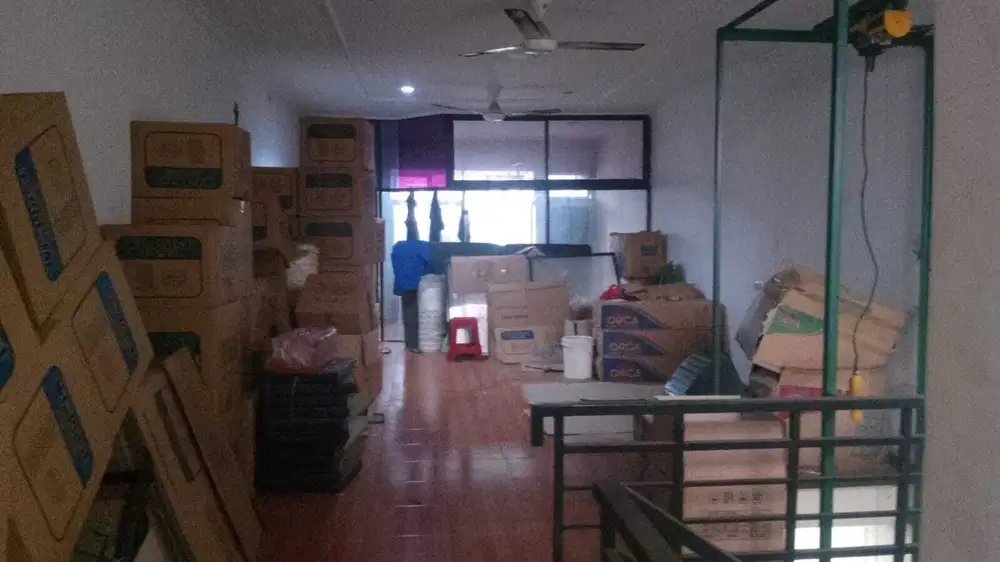 Ruko Hadap Barat, Lokasi Strategis, Bebas Banjir, Kondisi Bagus, Rapi