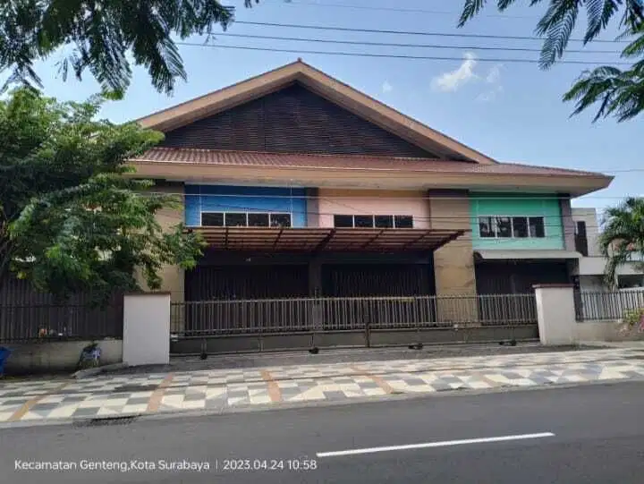 Gedung Tengah Kota Surabaya Cocok untuk Showroom, Bank, Caffe