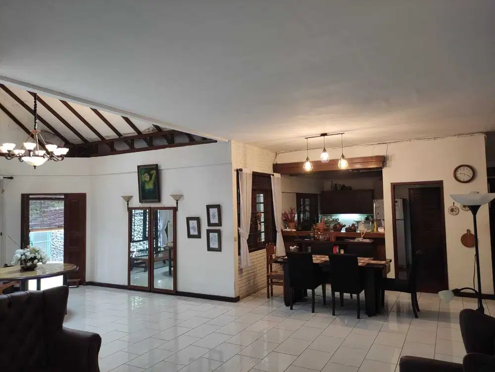 Dijual Rumah Luas Nyaman di Lebak Bulus, Jakarta Selatan