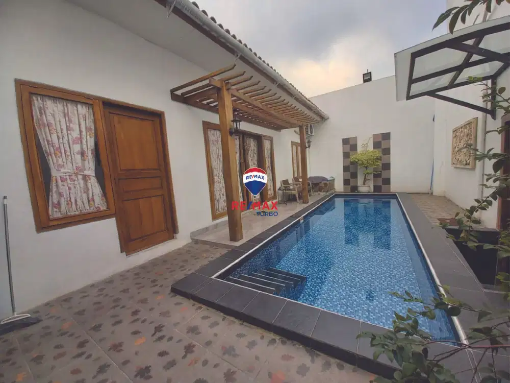 Di Jual Rumah mewah dengan kolam renang Di Jl bango perumahan selosin