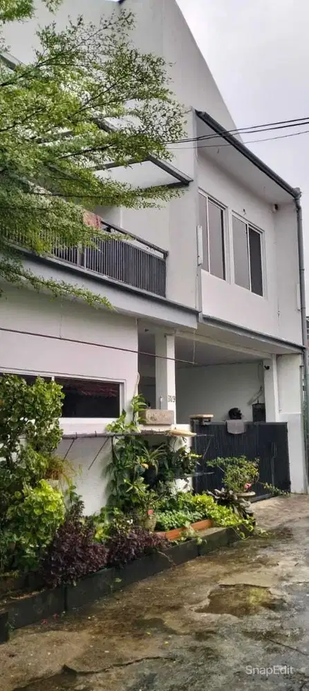 Rumah Asri 2 Lantai Siap Huni Dekat Kampus STAN Bintaro Sektor 5