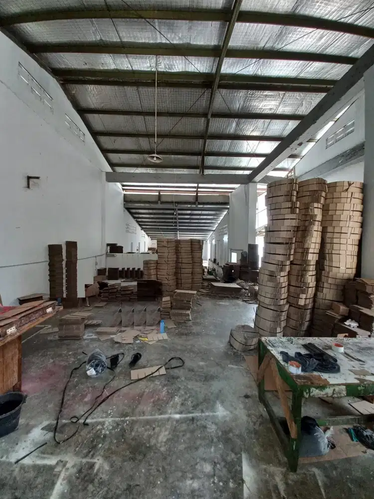 Gudang untuk Produksi, Lokasi Dekat Akses Tol di Pameuntasan