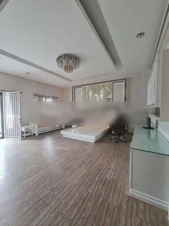 Rumah bagus di sunter . Jalanan lebar . Luas 200m