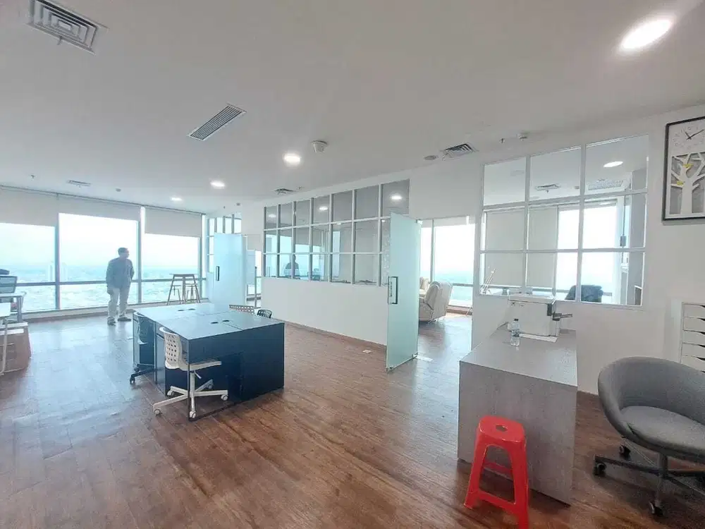 Jual Kantor Semi Furnish Luas 142 m2 di SOHO Capital Central Park