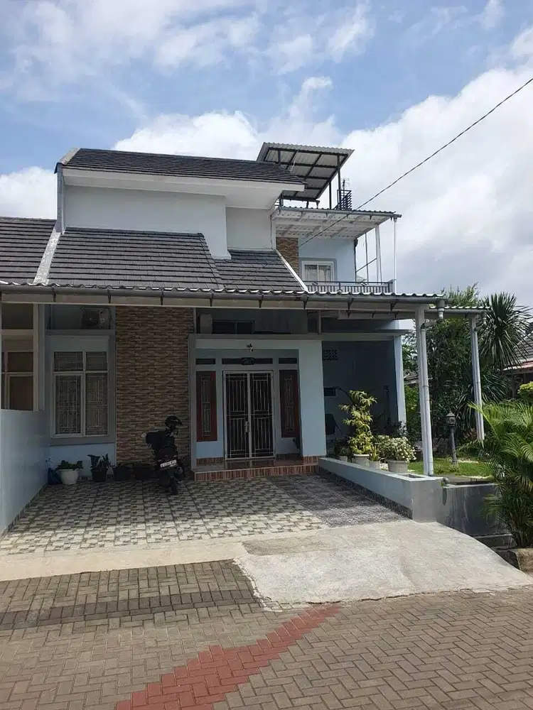 Jual Rumah Cantik dua lantai di cluster Bukit Cimanggu City Bogor