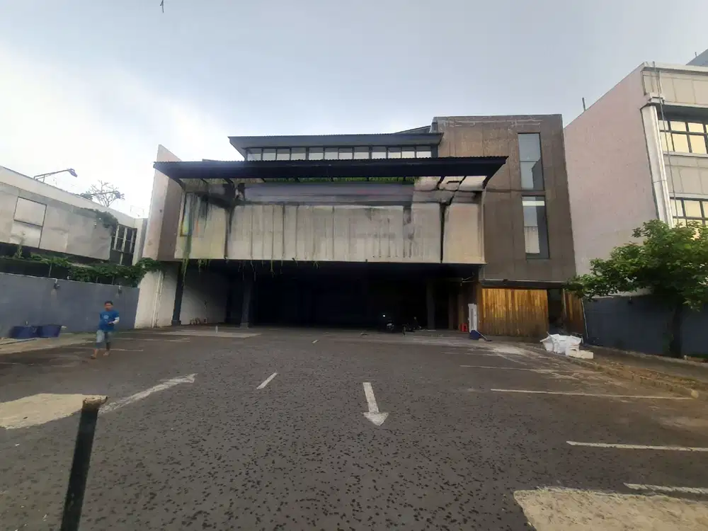 GEDUNG RUANG USAHA 3 LANTAI TOMANG EX SUPERMARKET SHOWROOM PARKIR LUAS