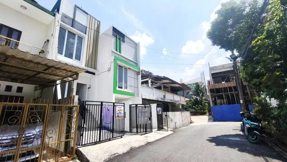 RUMAH BARU MINIMALIS DPN TAMAN DI GADING GRIYA LESTARI 2 LANTAI SEMIII