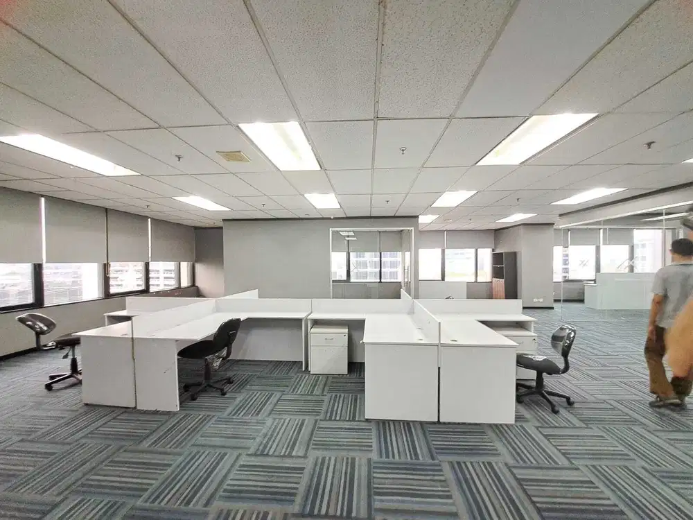 Sewa Kantor Semi Furnish 294 m2 di Tifa Building Gatot Subroto