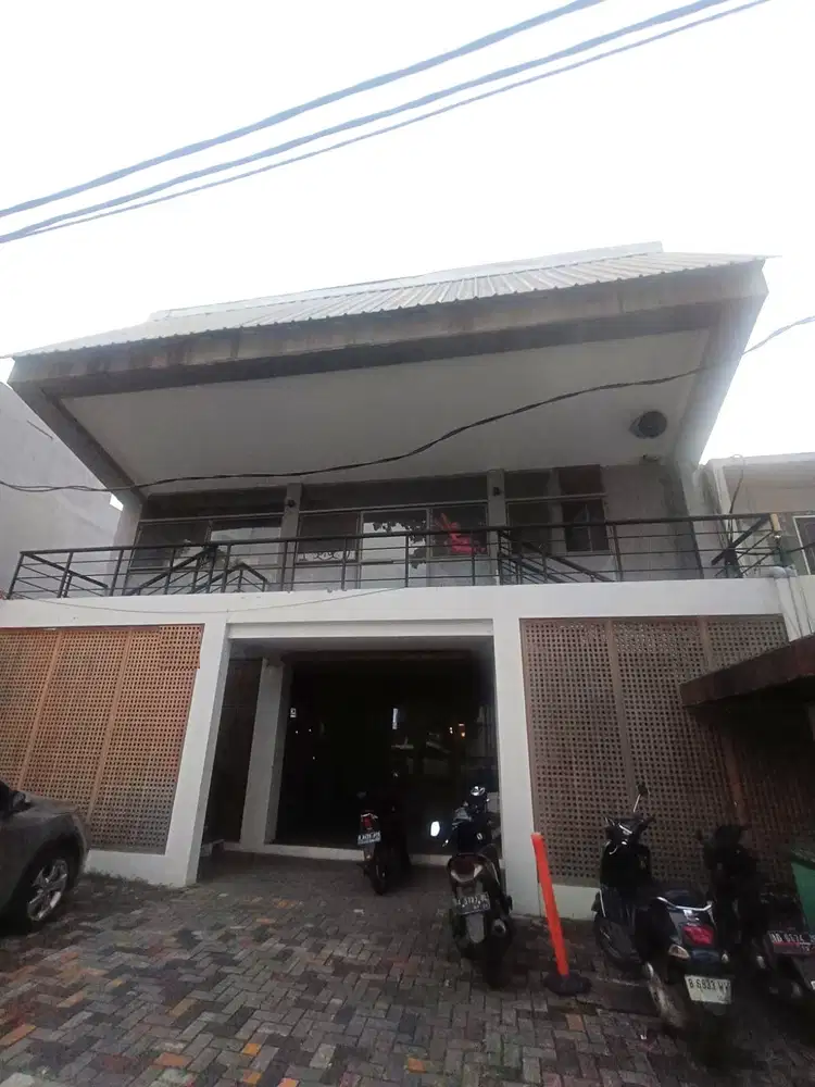 RUANG USAHA LANTAI 1 DAN 3 KEBAYORAN BARU STRATEGIS DEKAT SENOPATI GUN