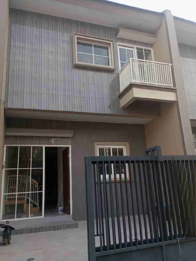 RUMAH BARU MULYOSARI UTARA, DKT SUTOREJO, PAKUWON CITY, MANYAR