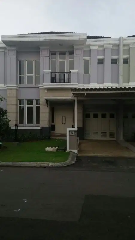 Rumah hook model American Clasic di Cluster Pelican