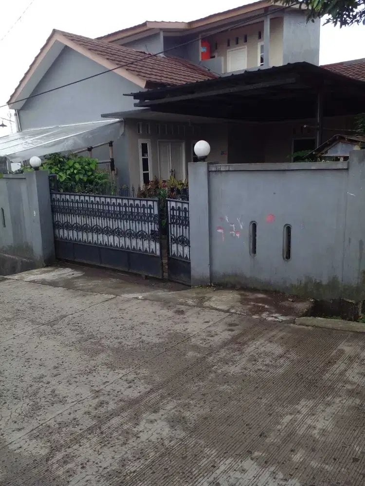 Rumah dkt  Resto Leuweung Gledegan  Jl Tamansari Kp Tamansari  Bogor