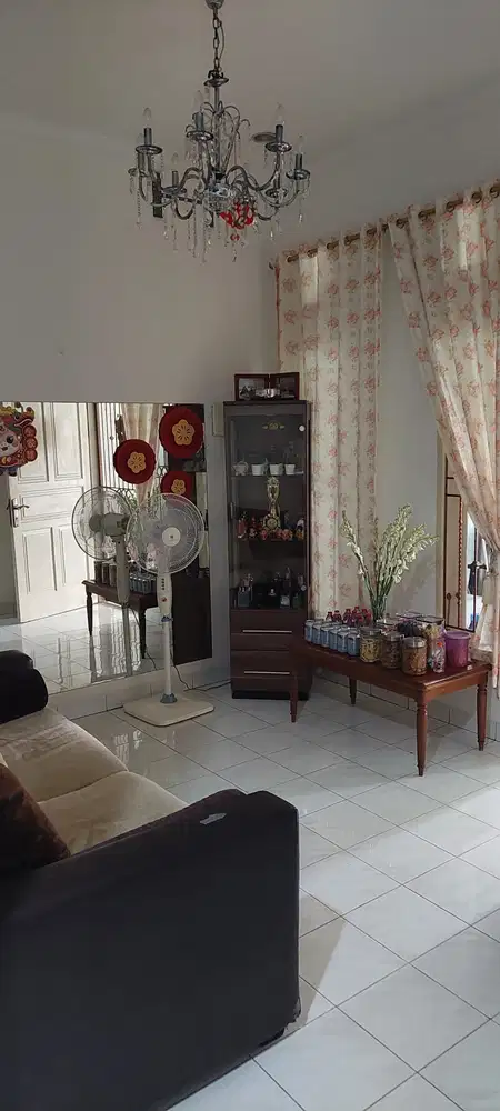 Dijual Cepat Rumah Siap Huni di Taman Cosmos, Jakarta Barat