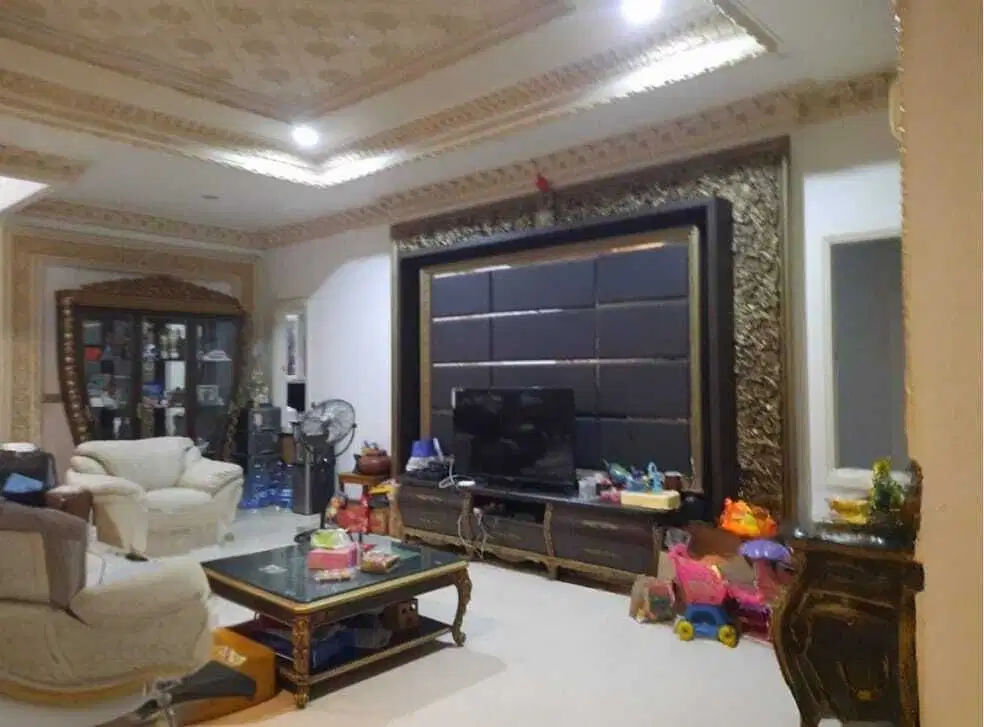 Dijual Rumah Mewah 3,5 Lantai di Taman Palem Lestari, Jakarta Barat