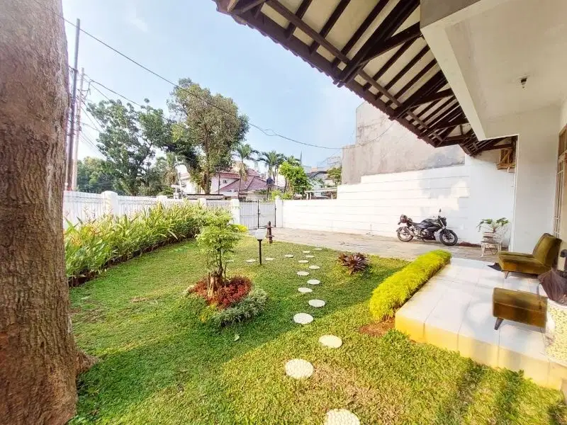 Rumah Hoek 2 Lantai Di Kebayoran Baru Siap Hunj