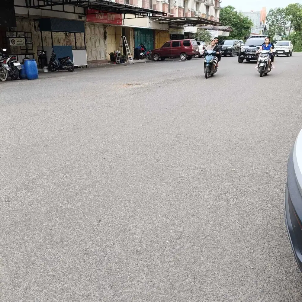 Ruko lantai 3 siap pakai di Sentra Niaga Harapan Indah Bekasi