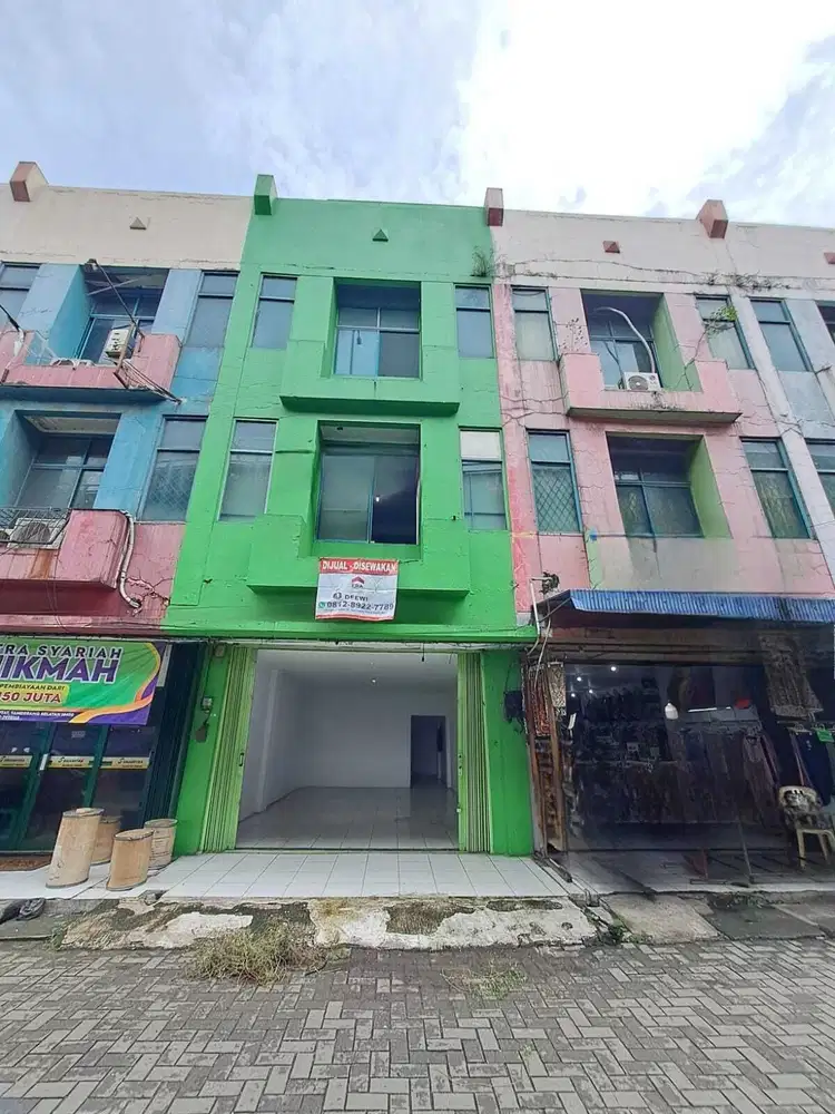 Disewakan ruko 3 lantai pinggir jalan ciputat lokasi ramai dan strategis