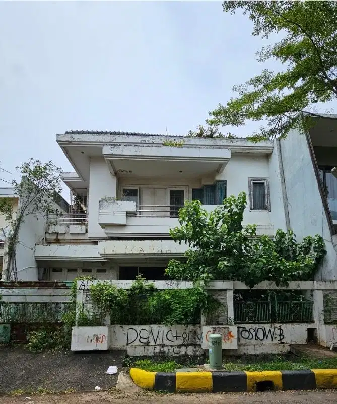 RUMAH TUA HITUNG TANAH INTERCON JAKARTA BARAT