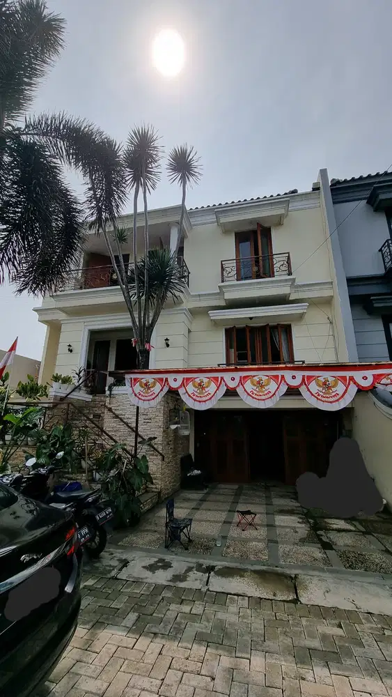 Rumah 3 Lantai di Cilandak Jakarta Selatan, Dalam Cluster.