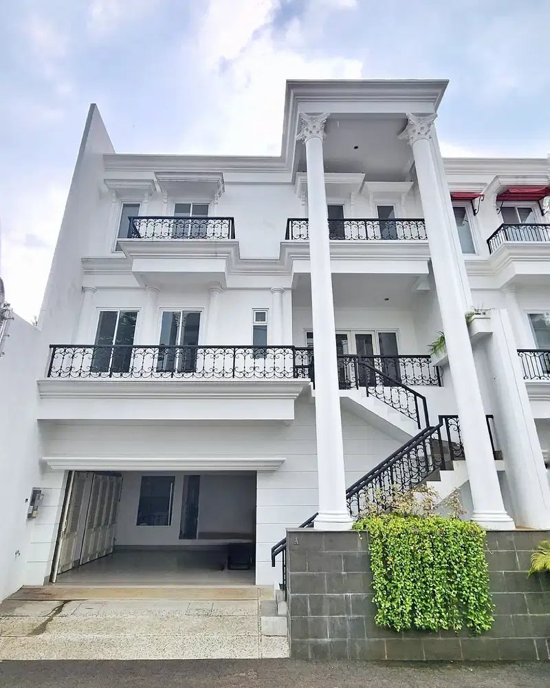 Dijual Rumah Mansion 8 bergaya Mewah, 5 menit ke Tol Tb Simatupang