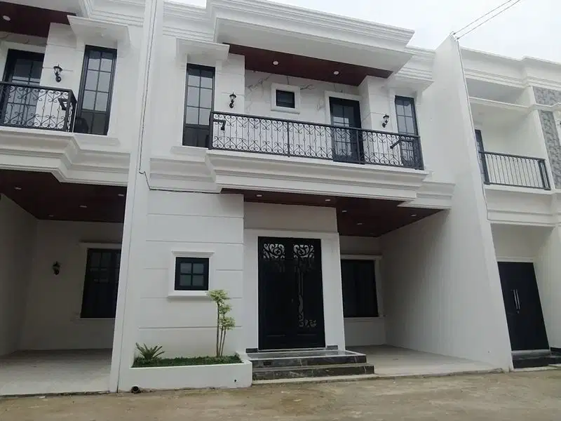 RUMAH 2LT KLASIK MODERN DALAM CLUSTER DI DEPOK, 1KM KE TOL SAWANGAN
