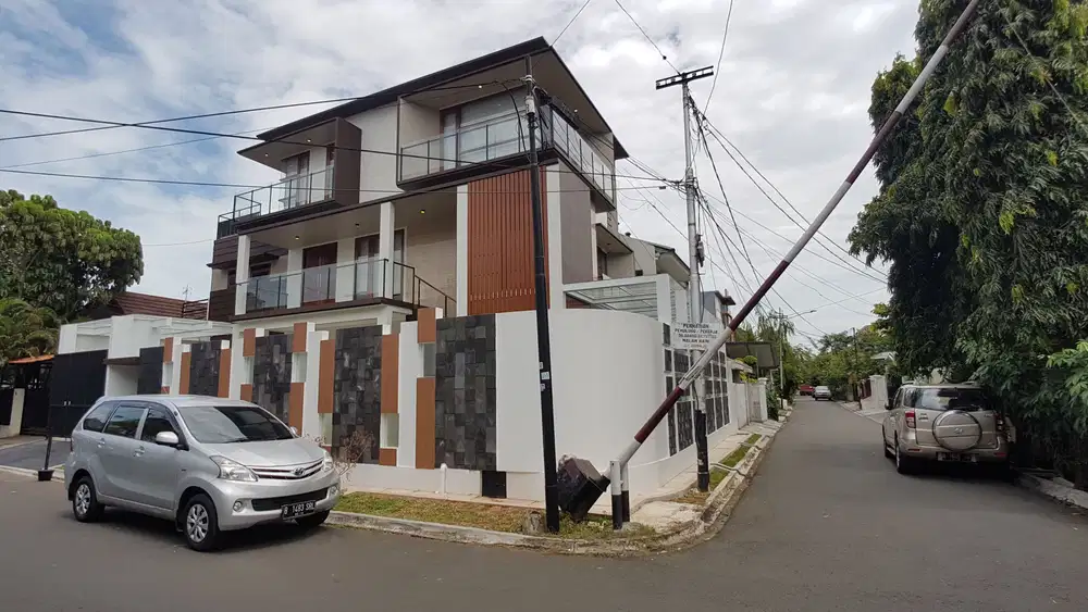 Dijual Rumah Bagus 3 lantai Pondok Indah