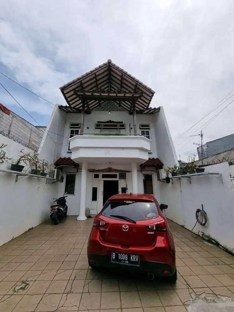 Rumah di Kayumanis Matraman. Strategis