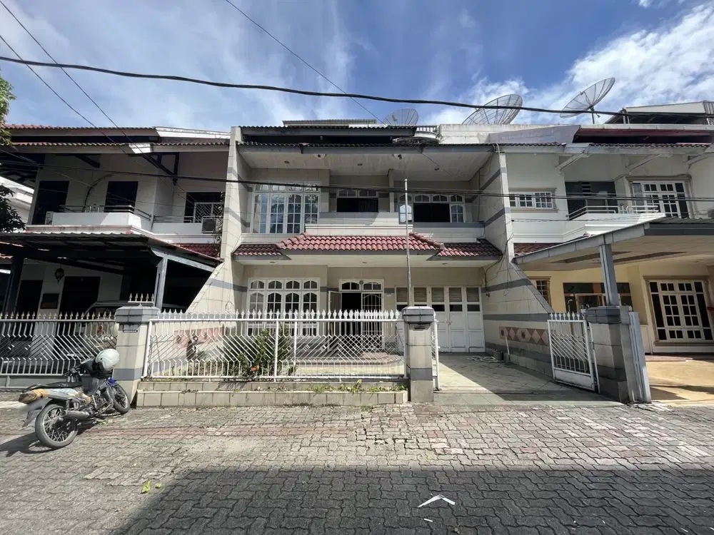 Villa di Komplek Polonia Indah