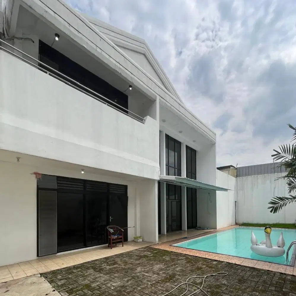 Dijual Rumah Lux di Kemang LT 704 m2 Swimming Pool