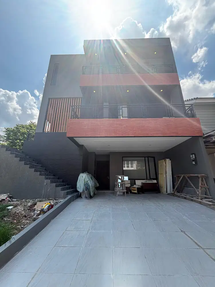 Rumah Alam Sutera Brand New Hook depan ClubHouse Tangerang