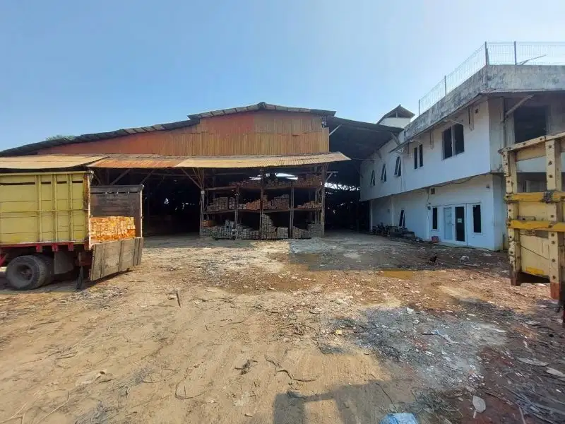 Dijual murah tanah plus gudang di area strategis di tangerang selatan