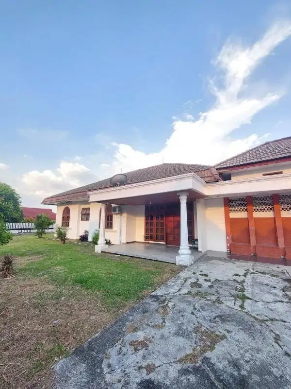 Rumah besar Hook Bogor Baru